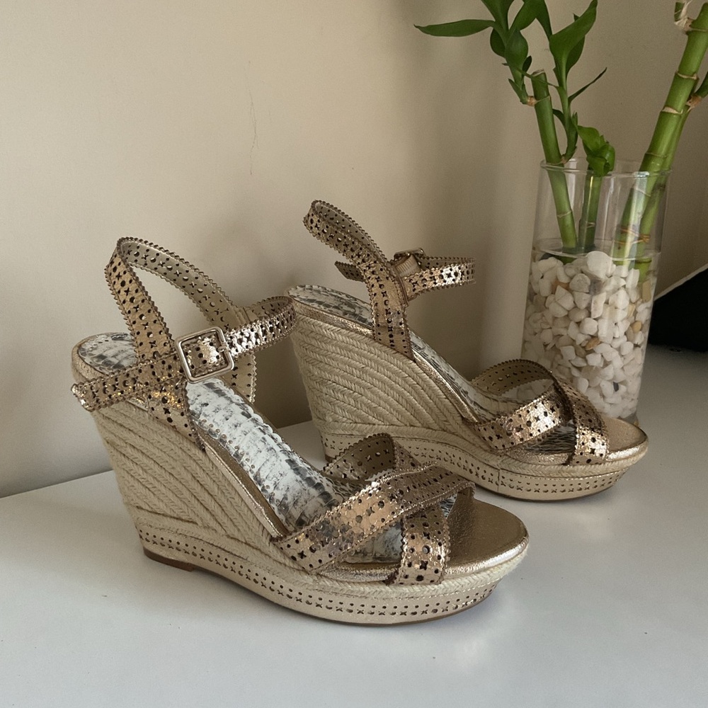 Gianni Bini Gold Metallic Espadrille Platform Wedge Sandals Size 8 - Picture 2 of 13